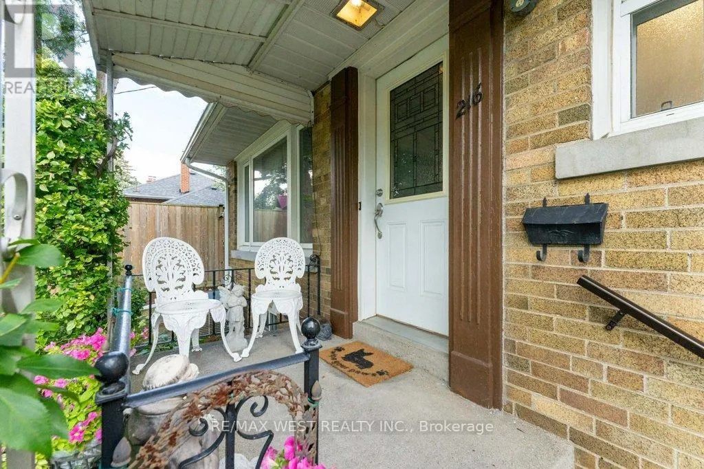 216 BERRY ROAD