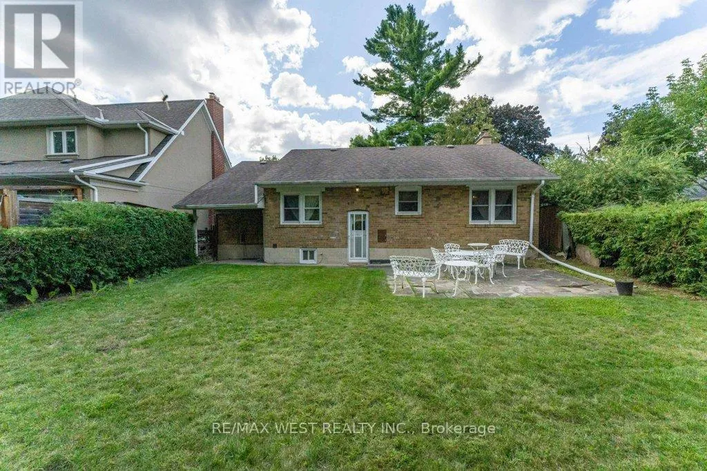 216 BERRY ROAD