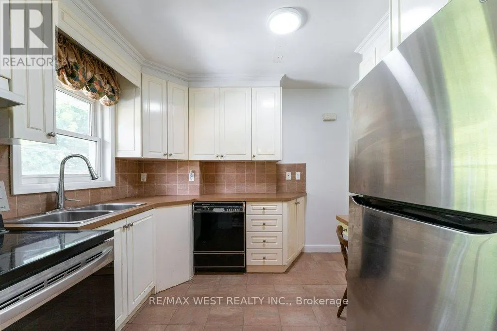216 BERRY ROAD