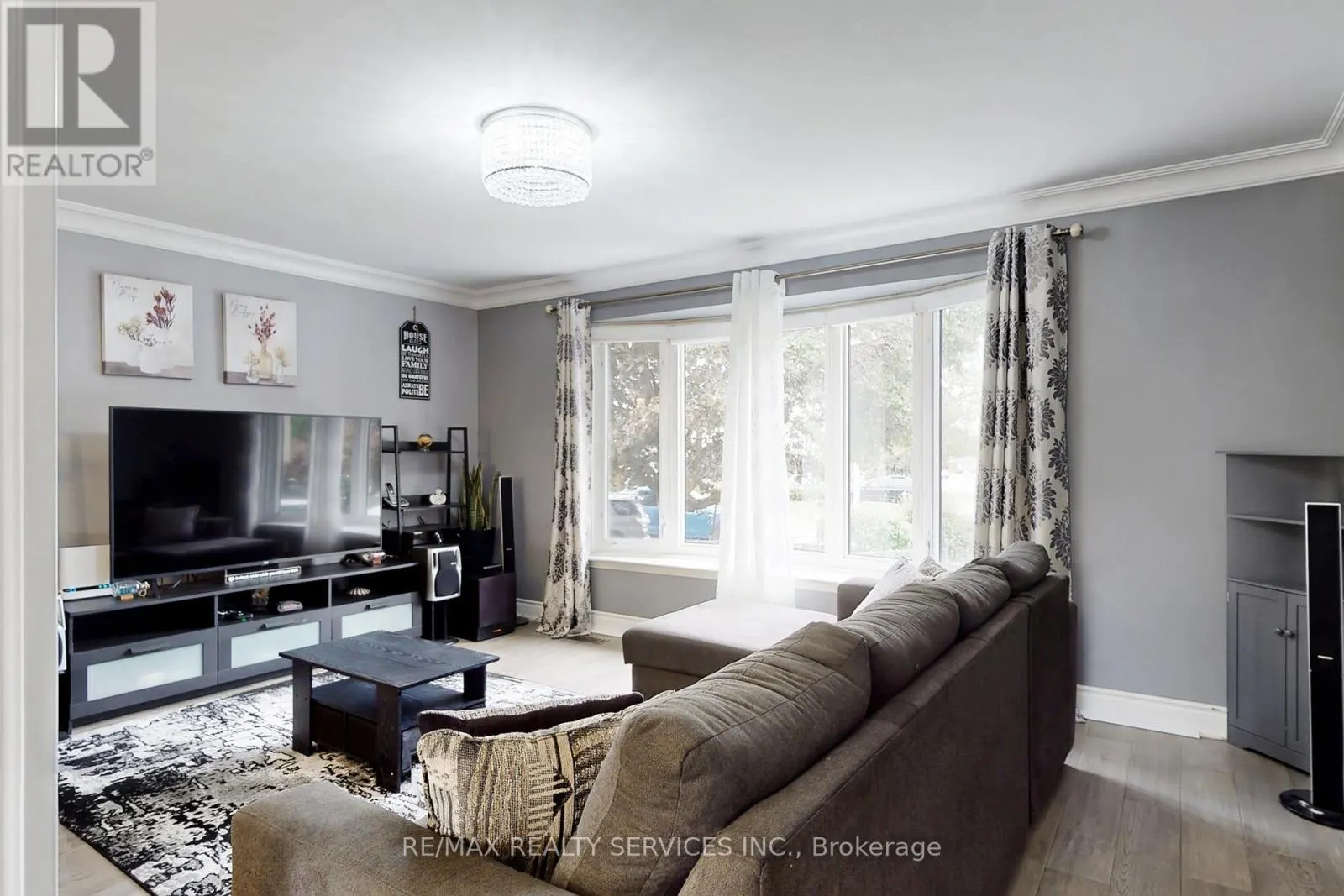 53 GENEVA CRESCENT