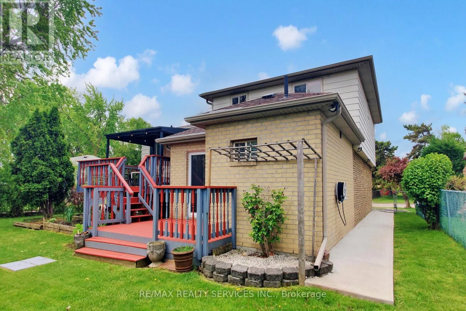 53 GENEVA CRESCENT