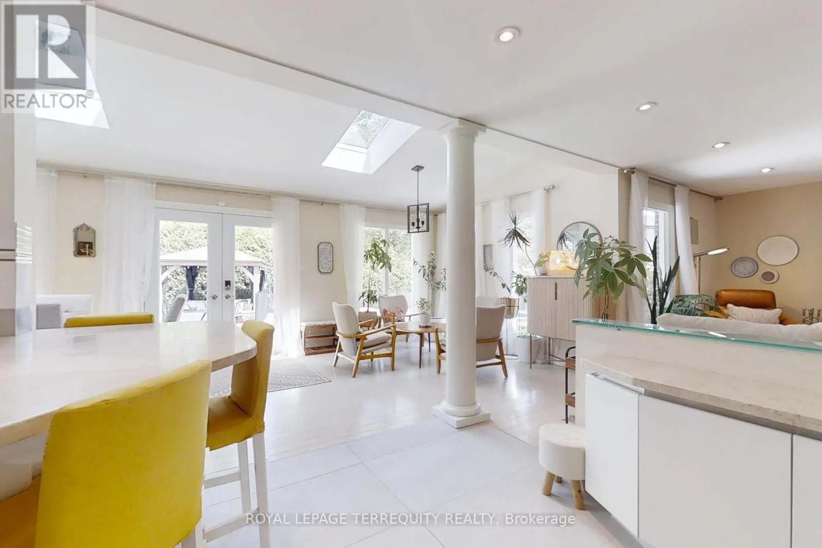 219 VALLEYVIEW COURT