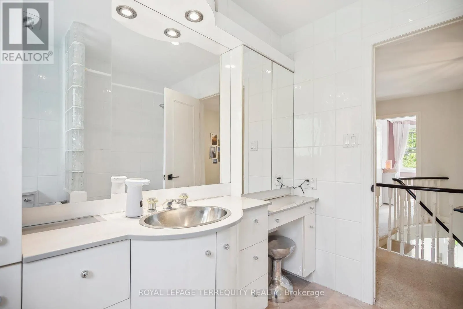 219 VALLEYVIEW COURT