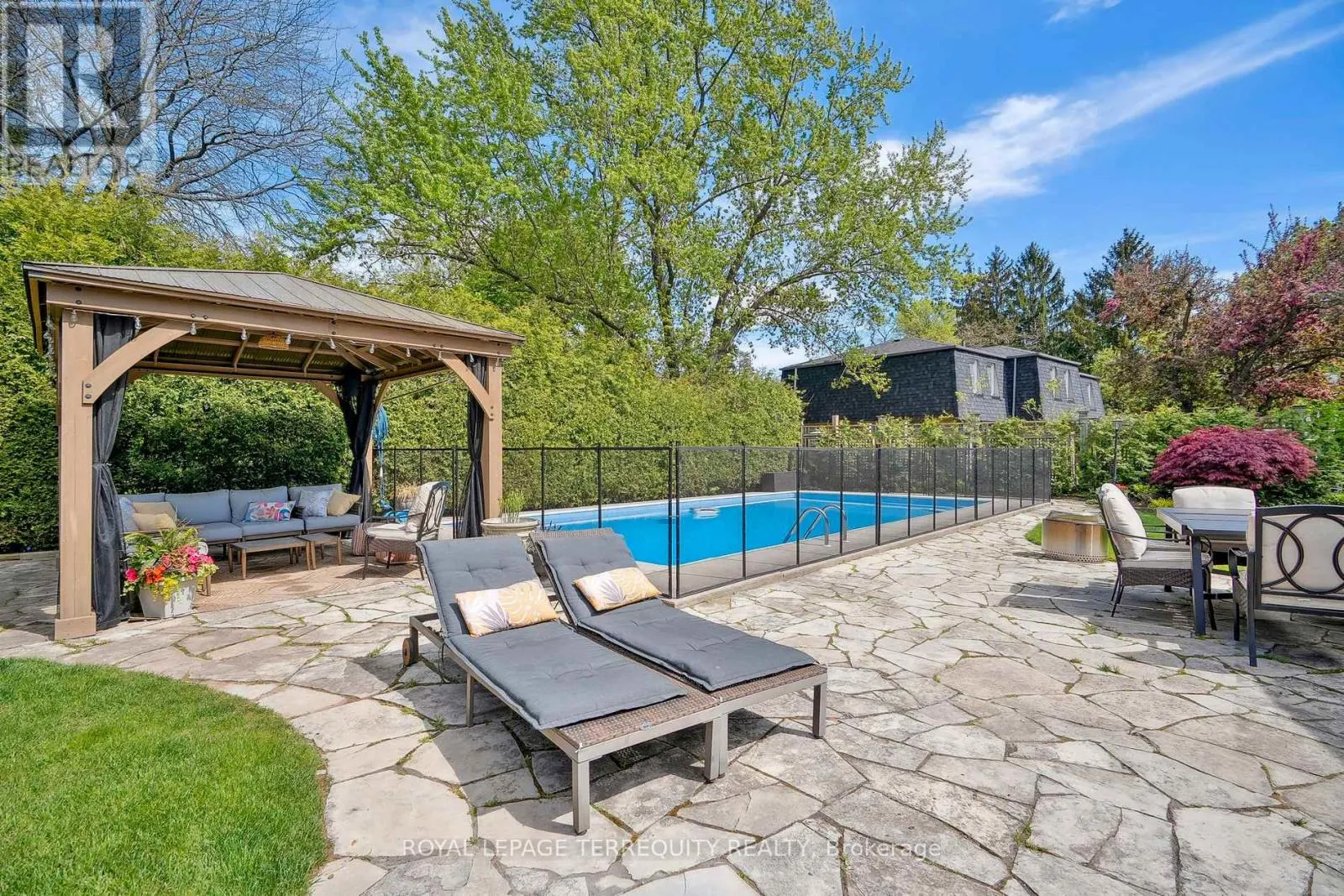 219 VALLEYVIEW COURT