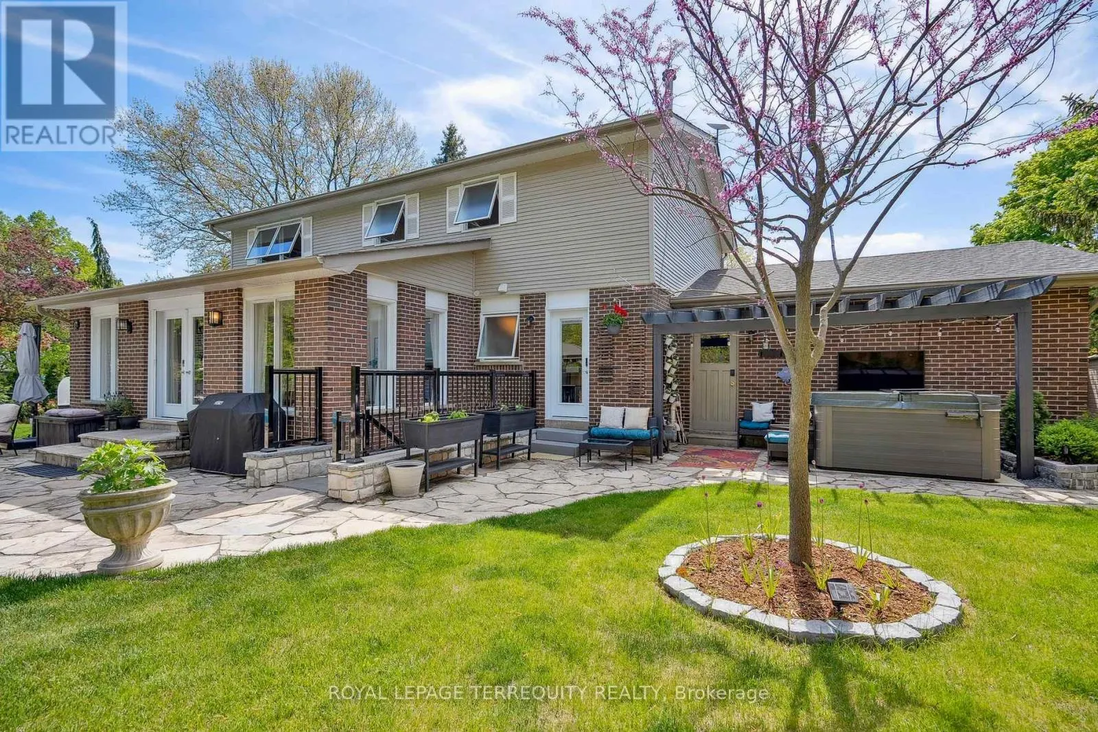 219 VALLEYVIEW COURT