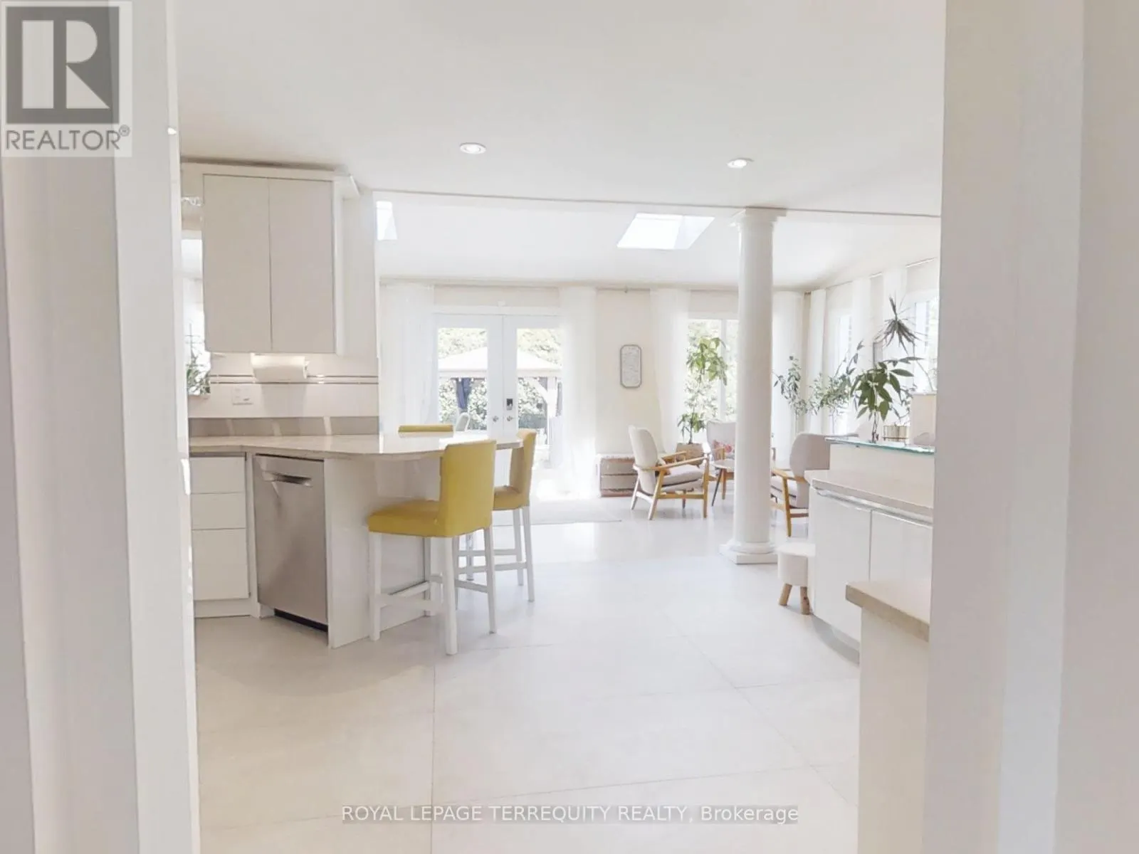 219 VALLEYVIEW COURT