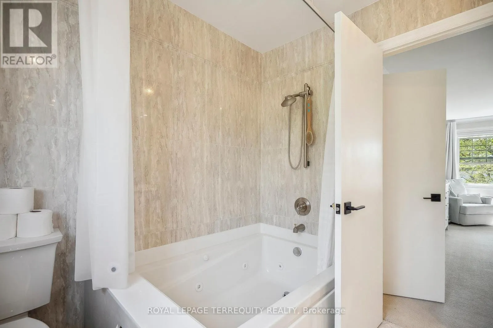 219 VALLEYVIEW COURT