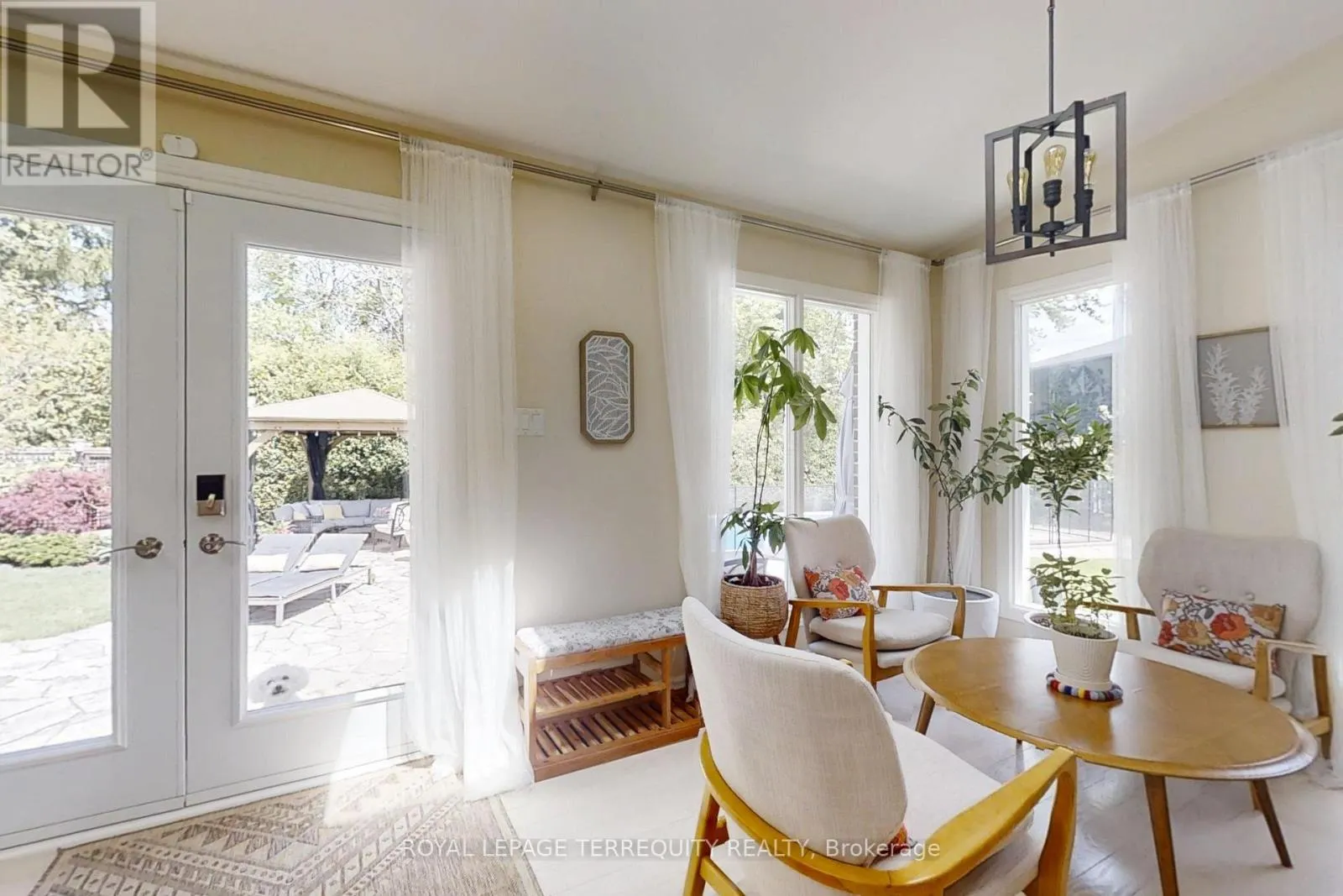 219 VALLEYVIEW COURT