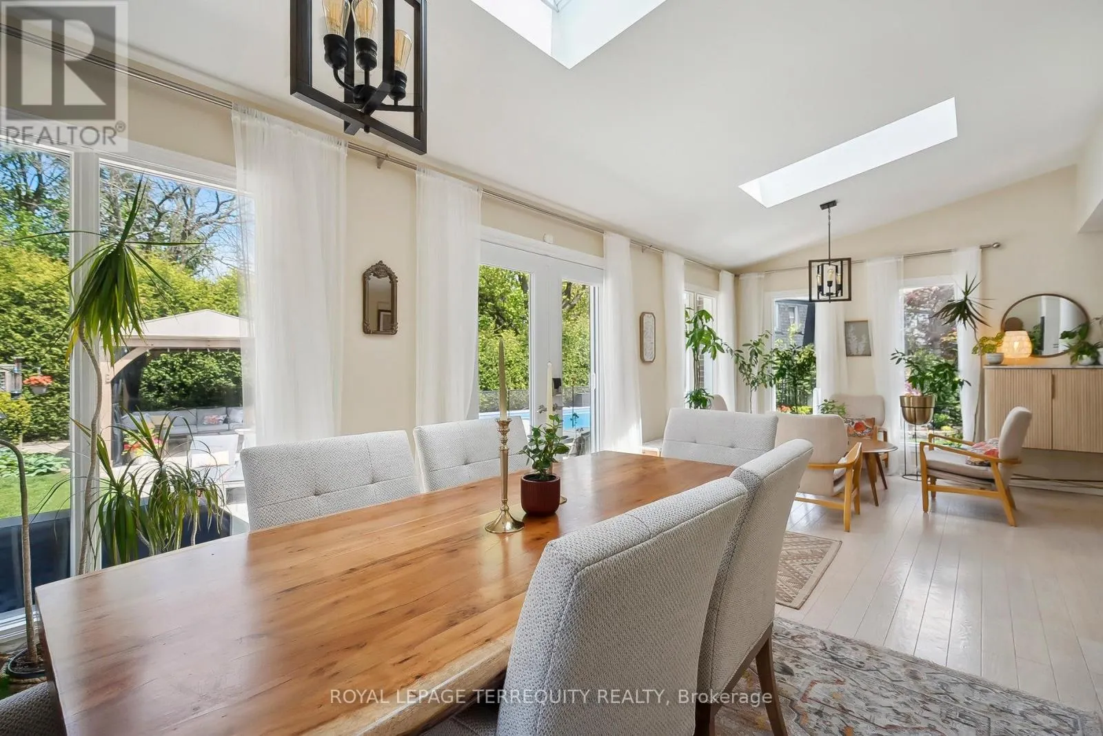 219 VALLEYVIEW COURT