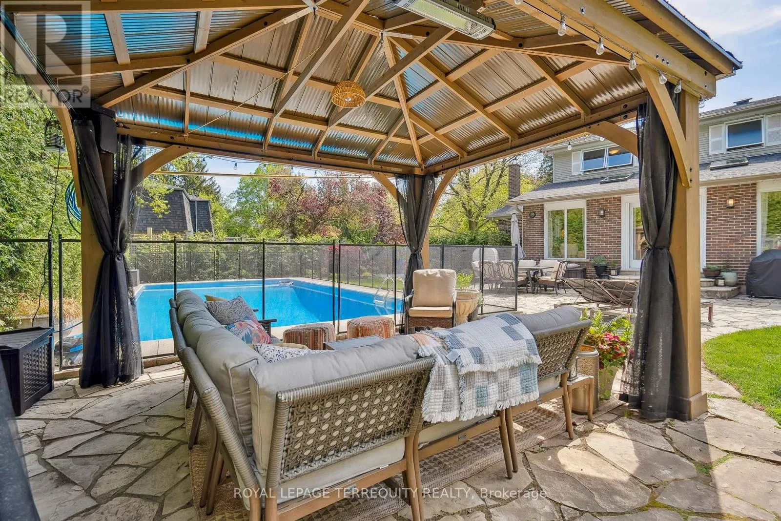 219 VALLEYVIEW COURT
