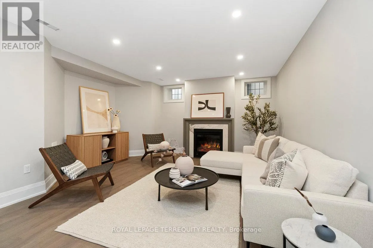 971 ROYAL YORK ROAD