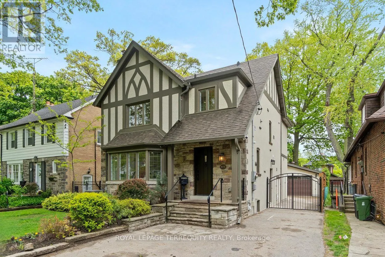 971 ROYAL YORK ROAD