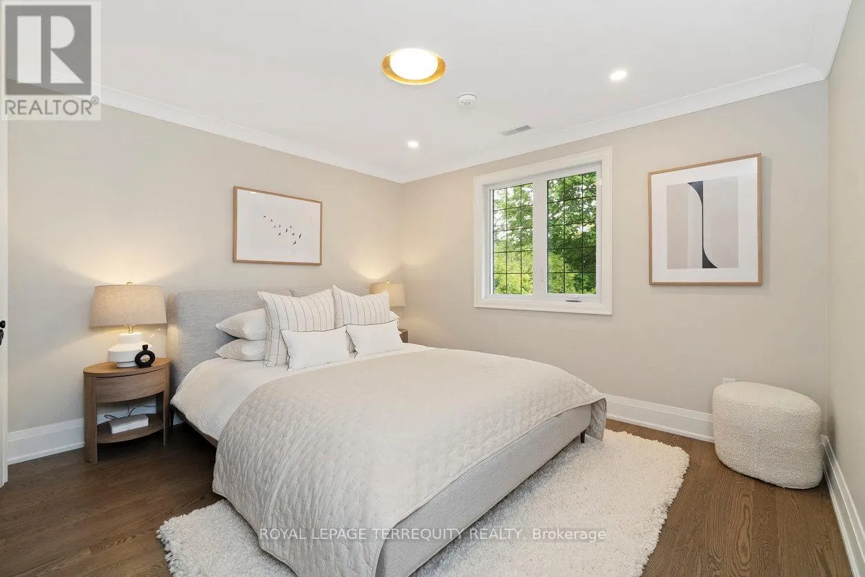 971 ROYAL YORK ROAD
