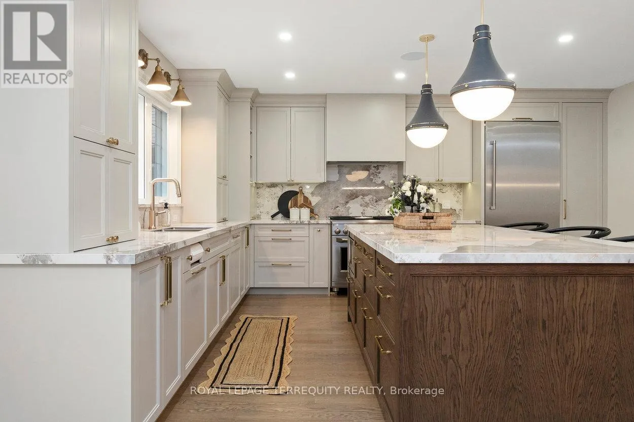 971 ROYAL YORK ROAD