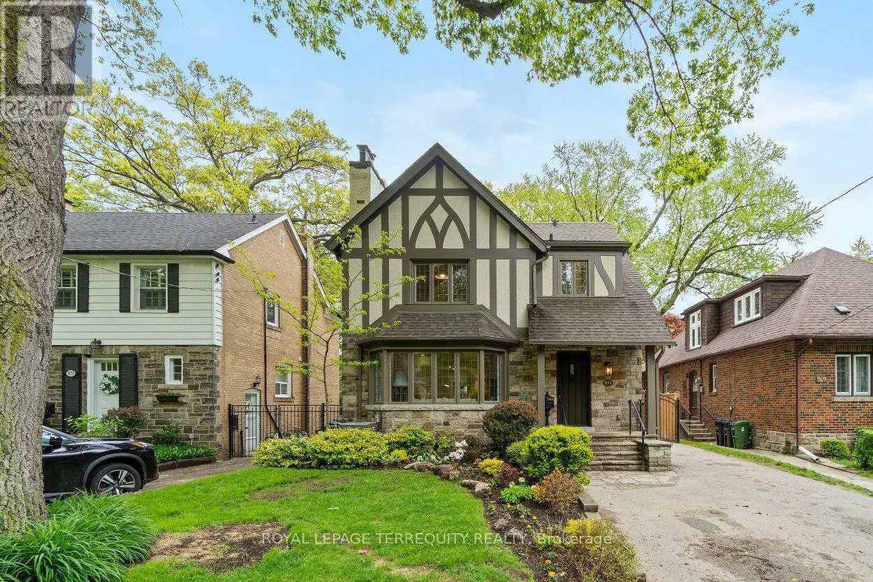 971 ROYAL YORK ROAD