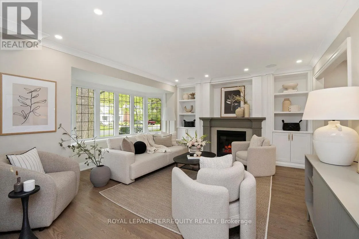 971 ROYAL YORK ROAD