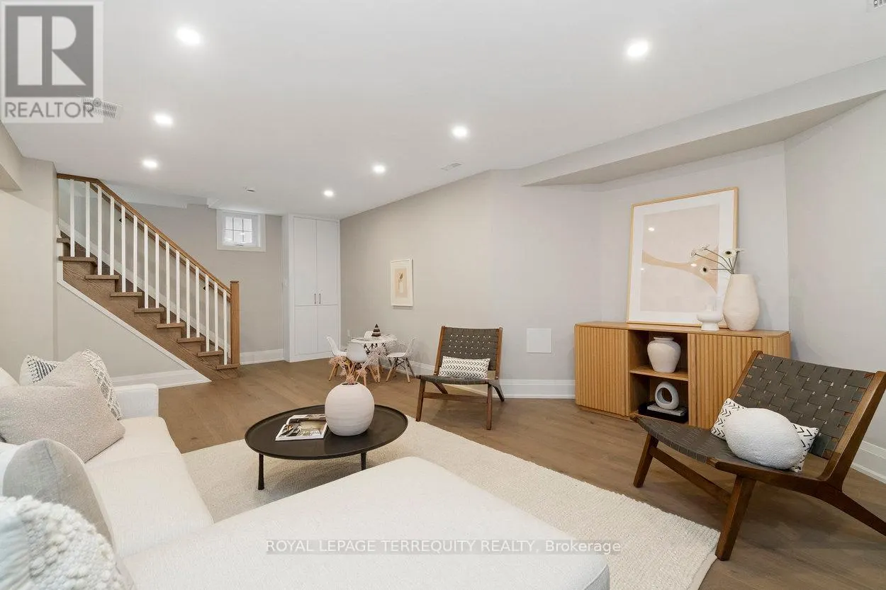 971 ROYAL YORK ROAD
