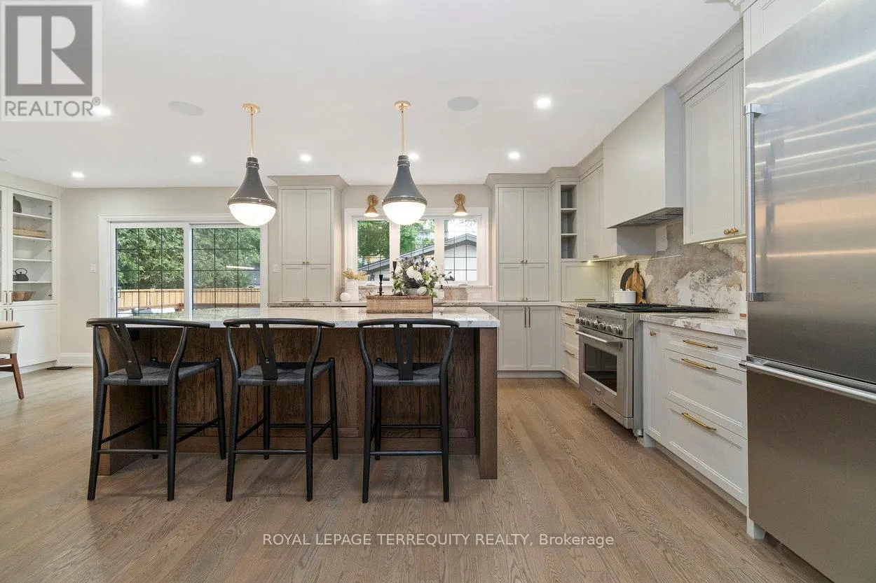 971 ROYAL YORK ROAD