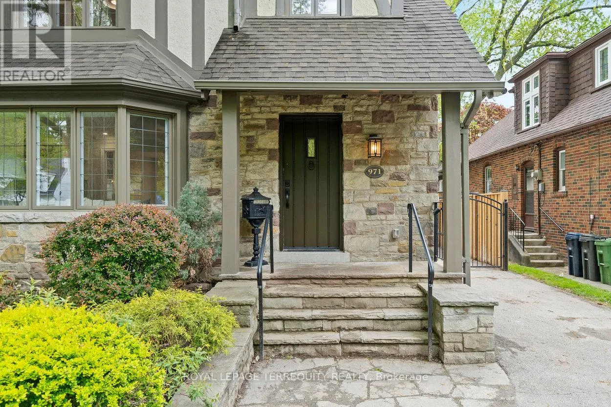 971 ROYAL YORK ROAD