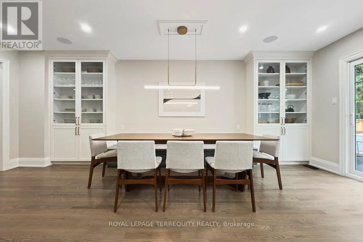 971 ROYAL YORK ROAD