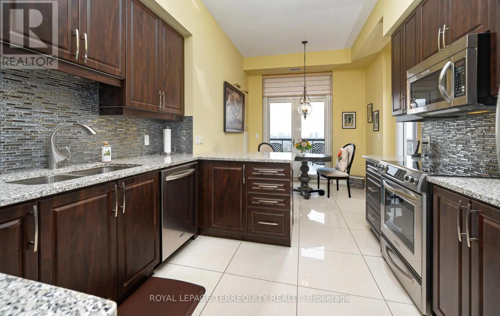 1302 - 1135 ROYAL YORK ROAD