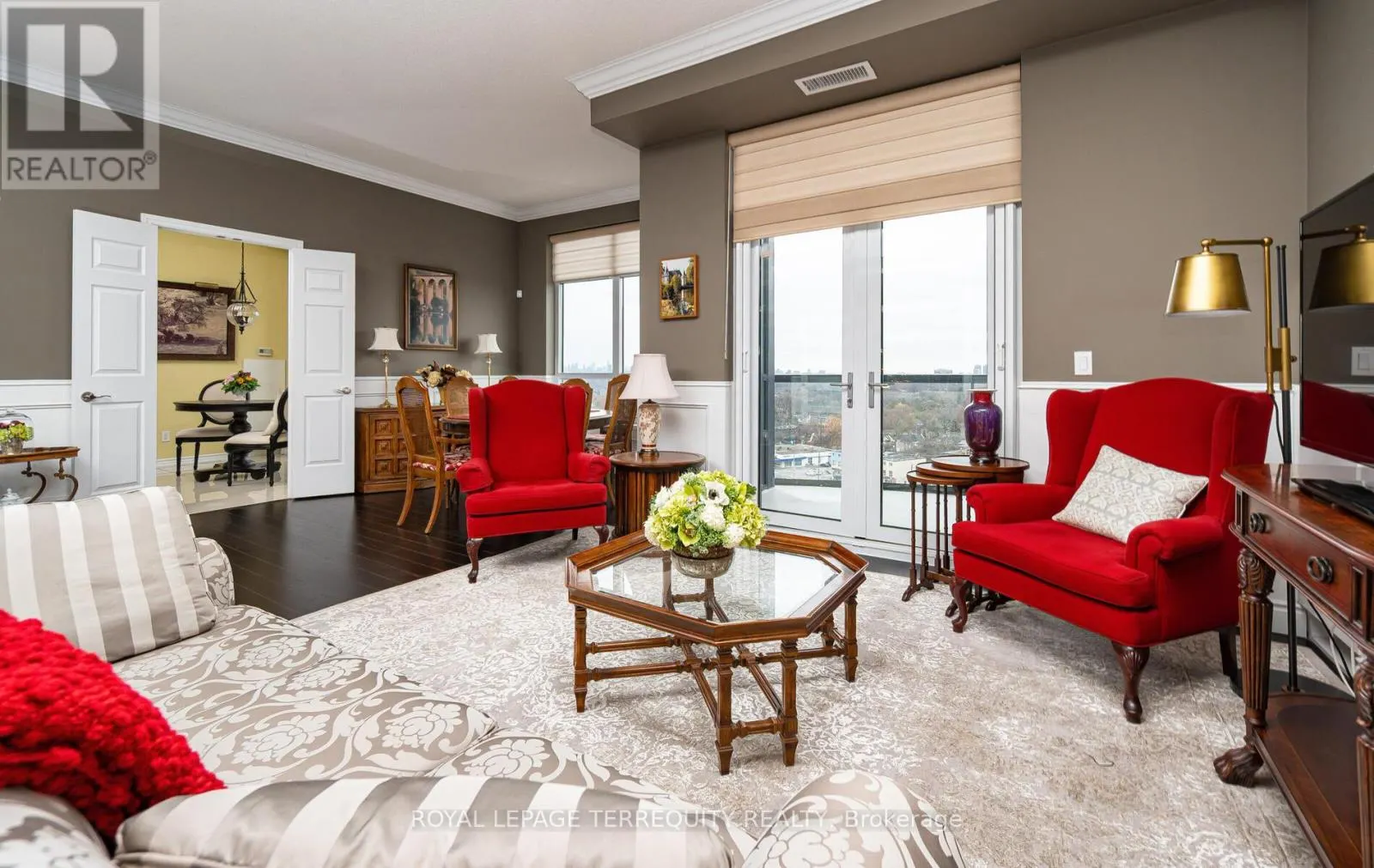 1302 - 1135 ROYAL YORK ROAD