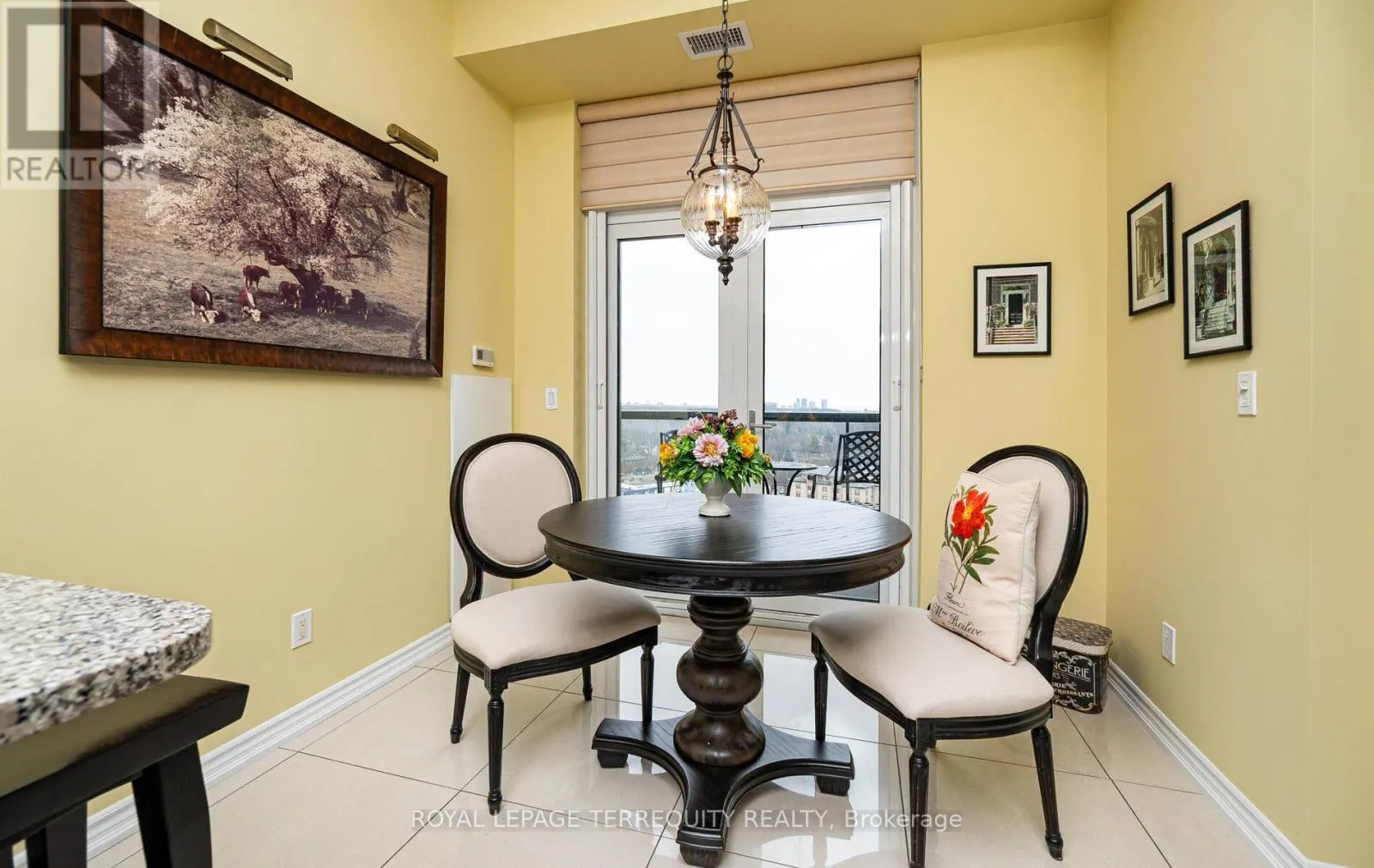 1302 - 1135 ROYAL YORK ROAD