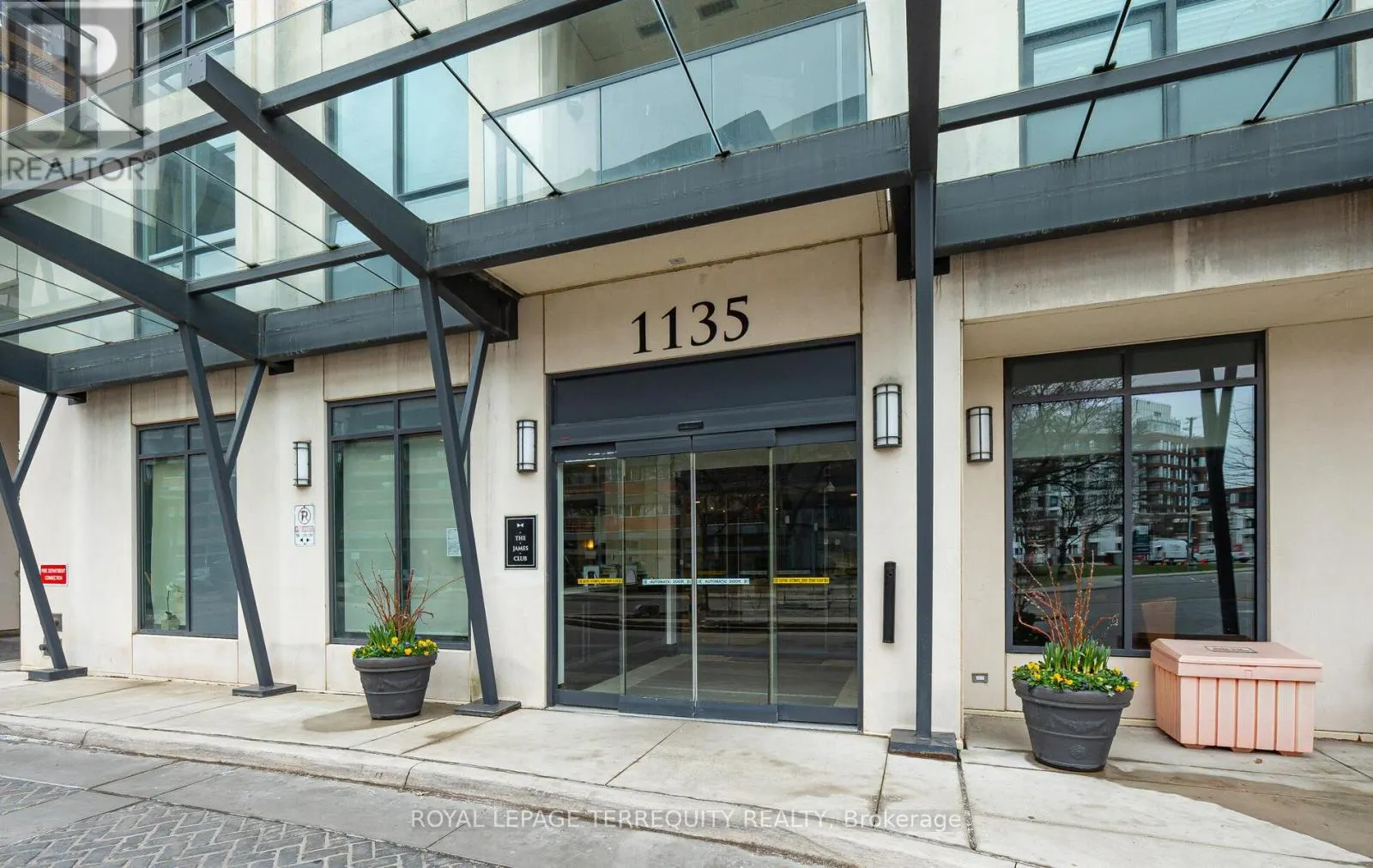 1302 - 1135 ROYAL YORK ROAD