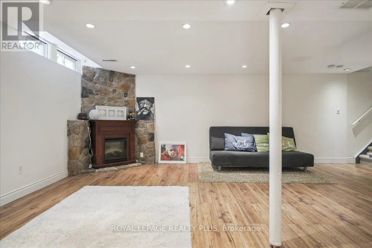 284 RIMMINGTON DRIVE
