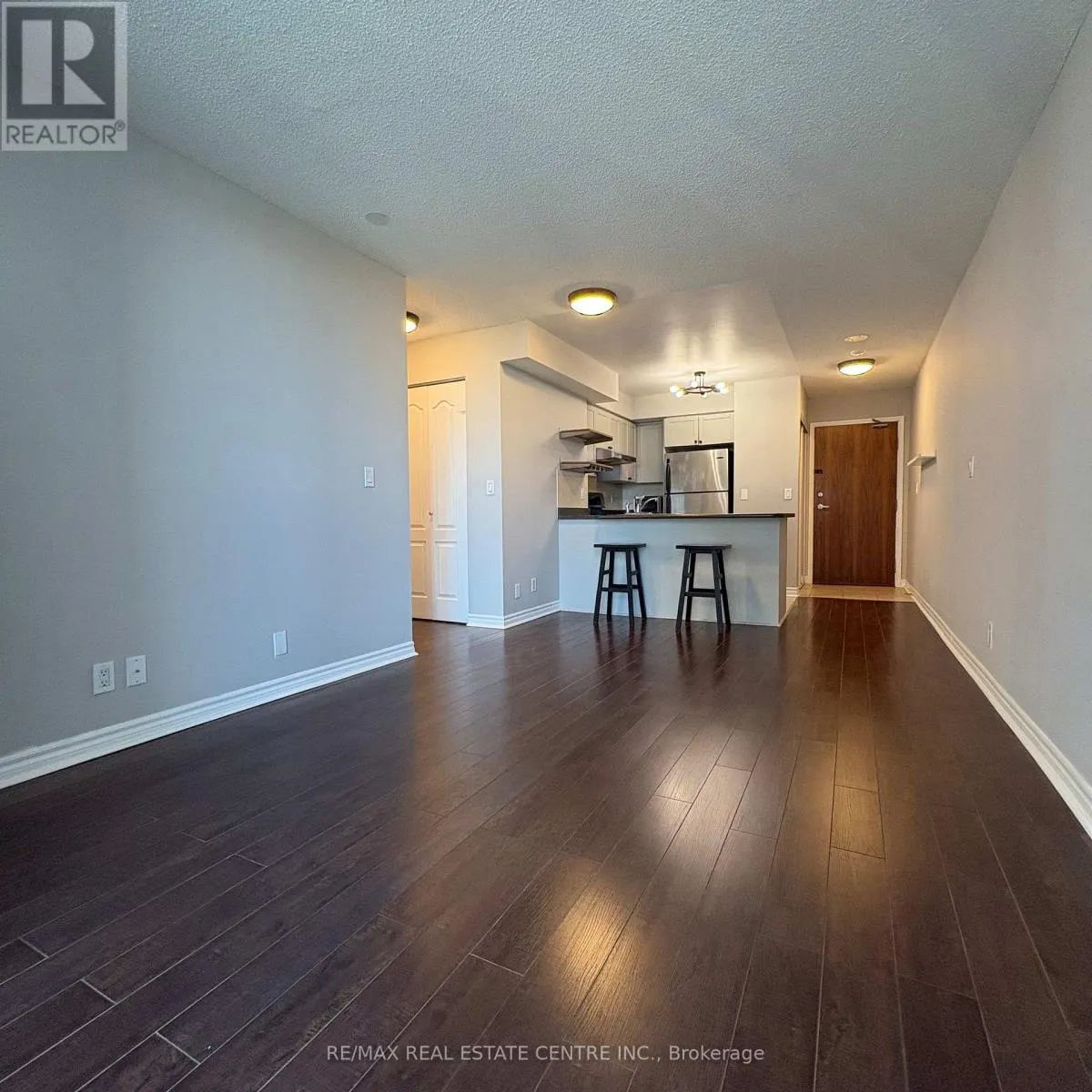 1605 - 33 ELM DRIVE