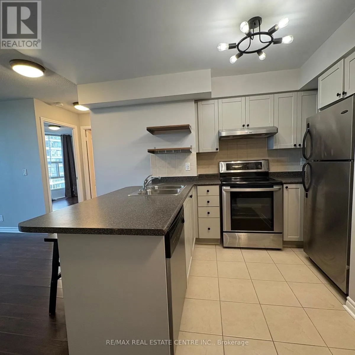 1605 - 33 ELM DRIVE