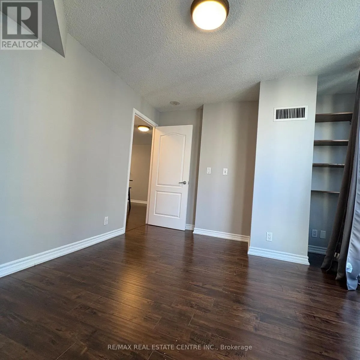 1605 - 33 ELM DRIVE