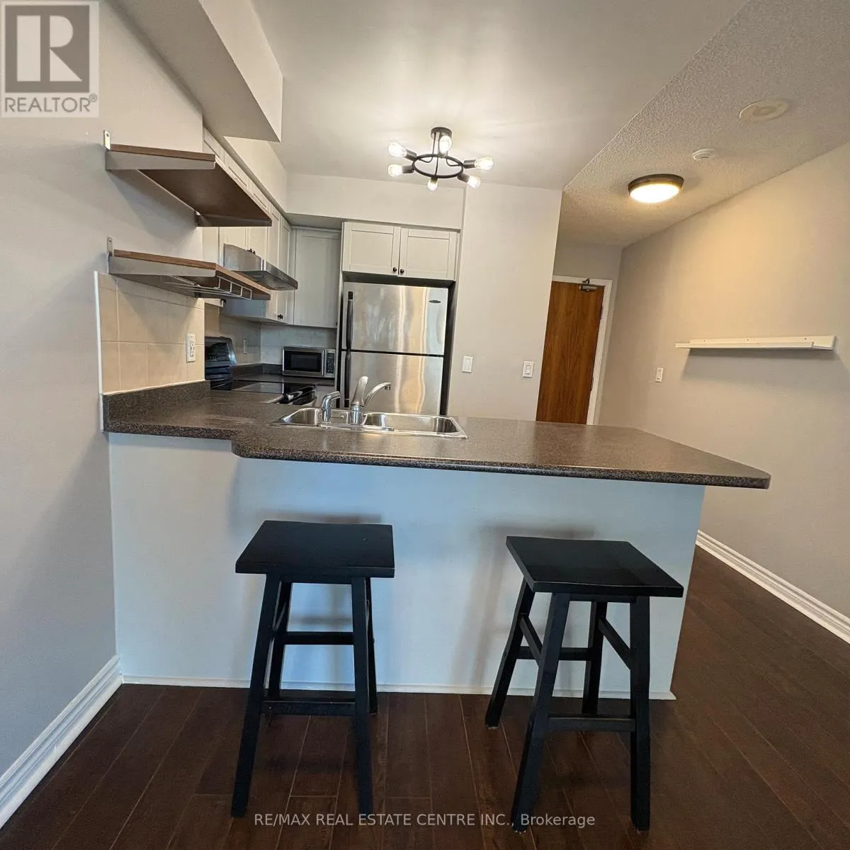 1605 - 33 ELM DRIVE
