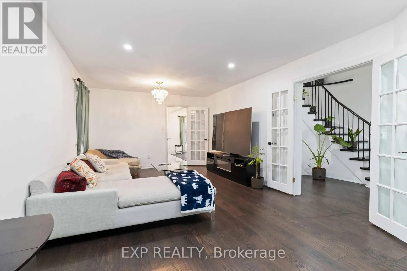 27 CHEVIOT CRESCENT
