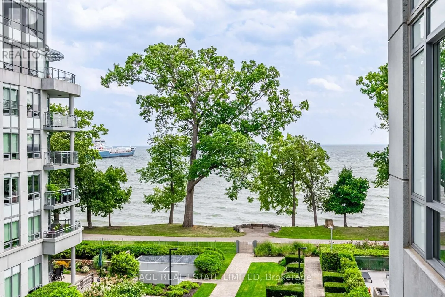 413 - 3500 LAKESHORE ROAD W