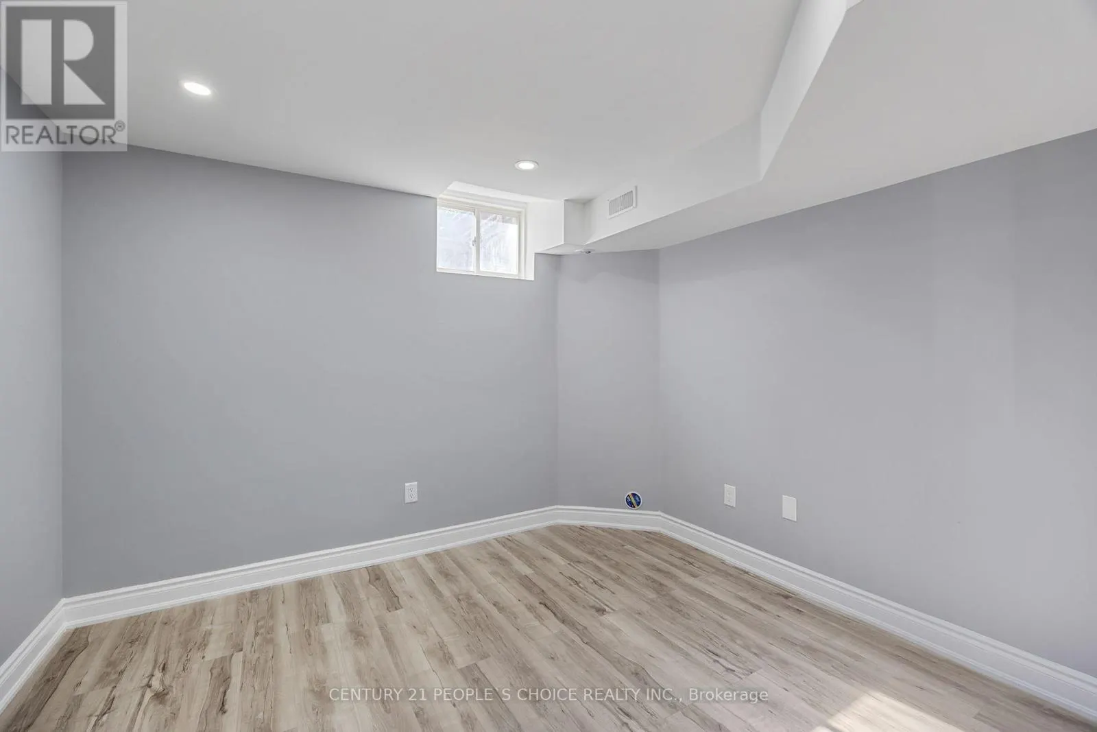 32 FRENCHPARK CIRCLE NW