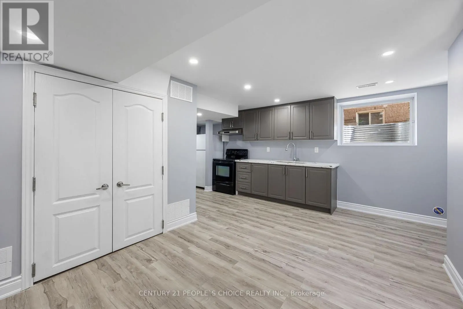 32 FRENCHPARK CIRCLE NW