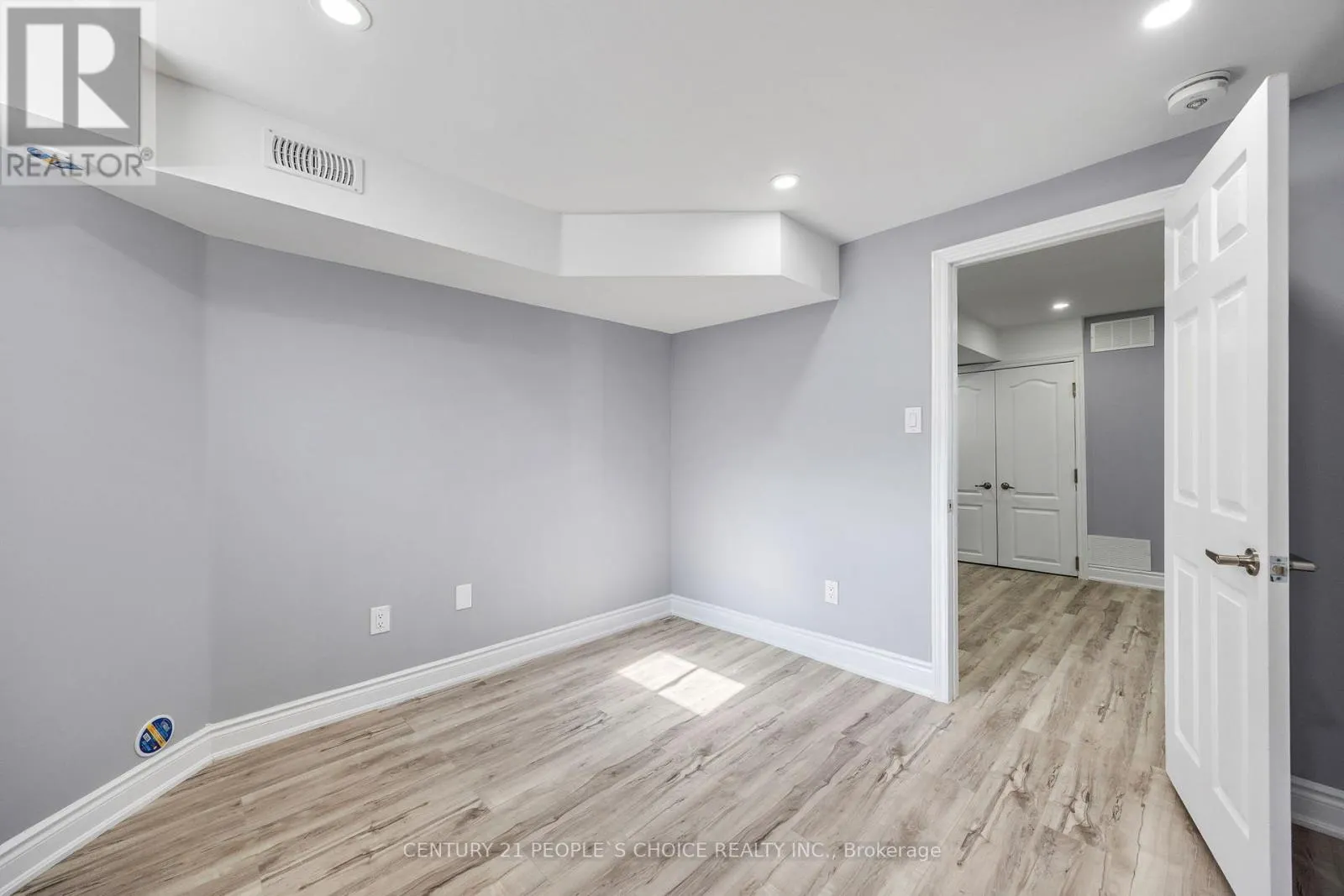 32 FRENCHPARK CIRCLE NW