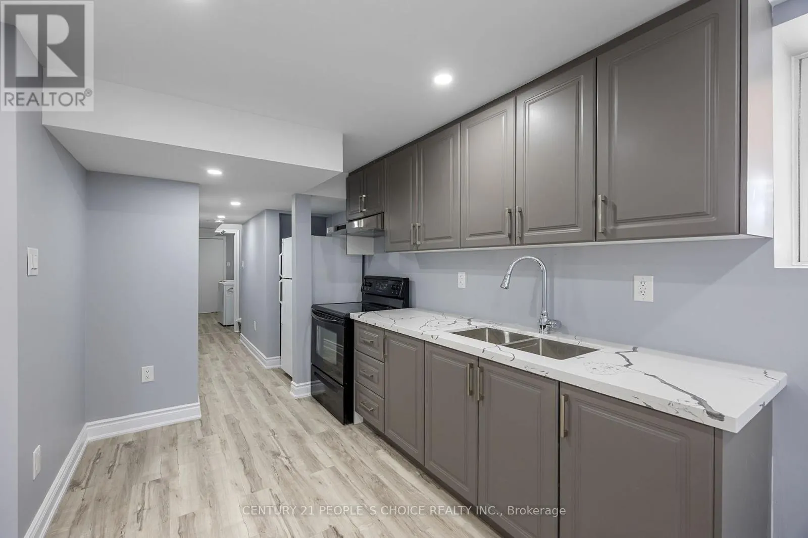 32 FRENCHPARK CIRCLE NW