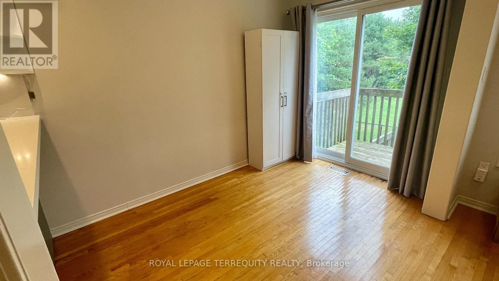 22 - 1588 SOUTH PARADE COURT