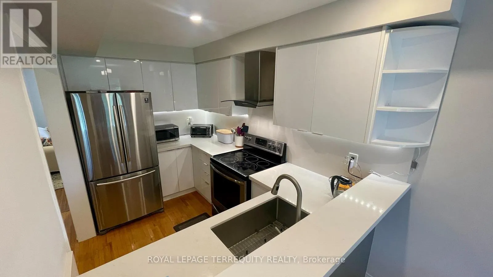 22 - 1588 SOUTH PARADE COURT