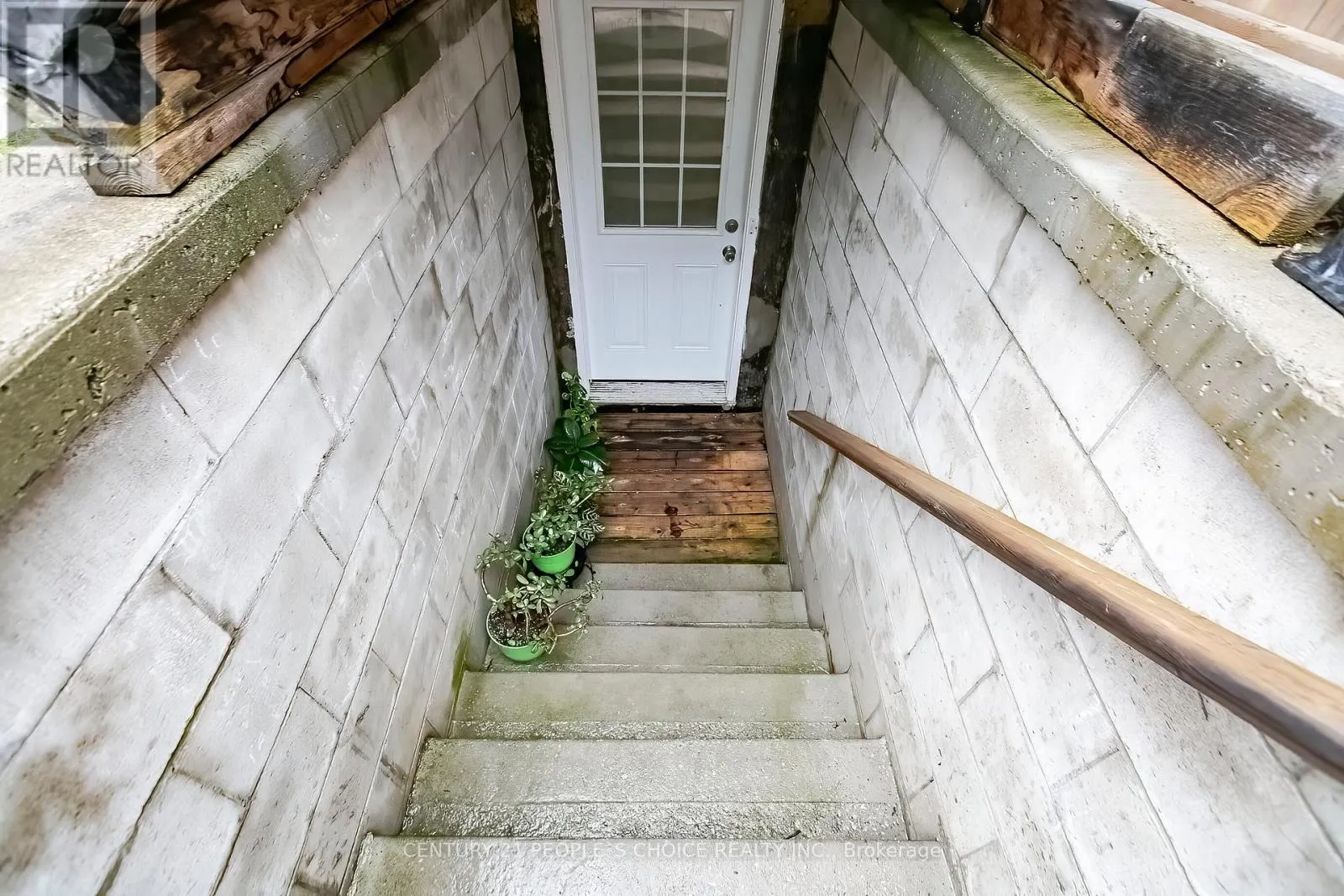 24 VIVIANS CRESCENT