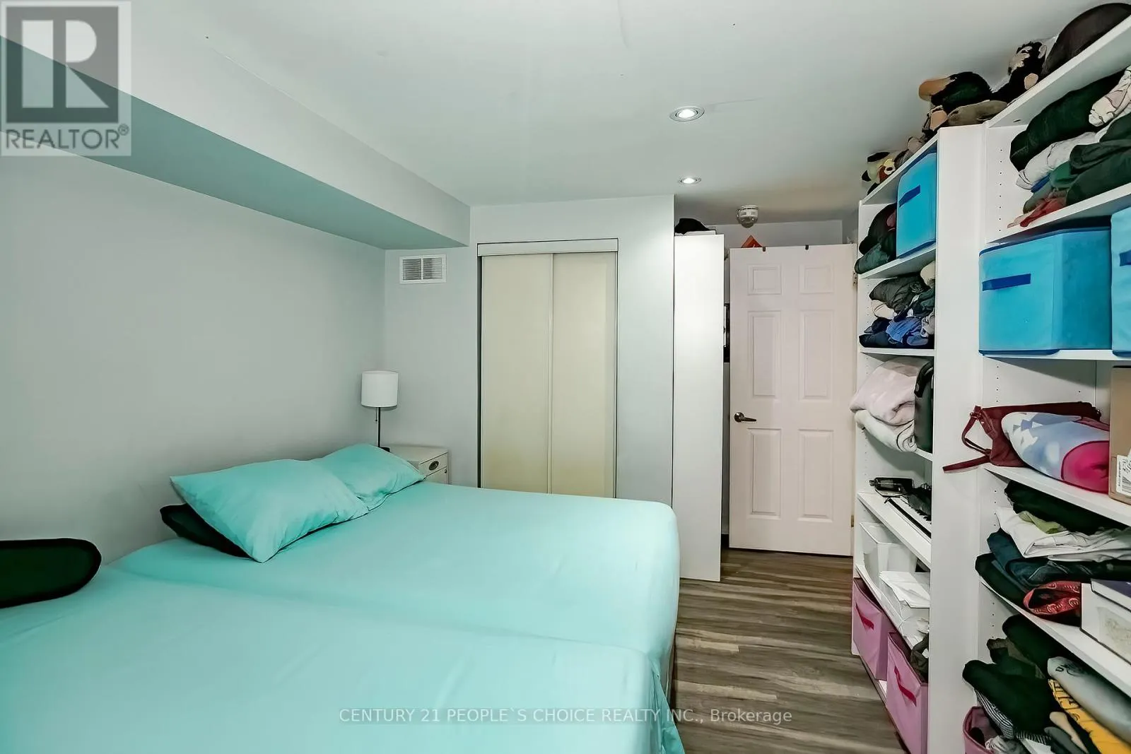 24 VIVIANS CRESCENT