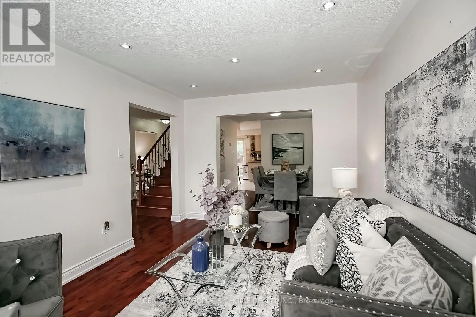 24 VIVIANS CRESCENT