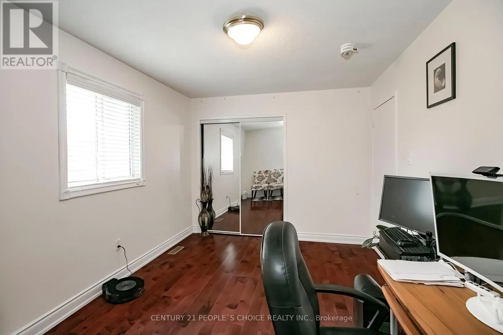 24 VIVIANS CRESCENT