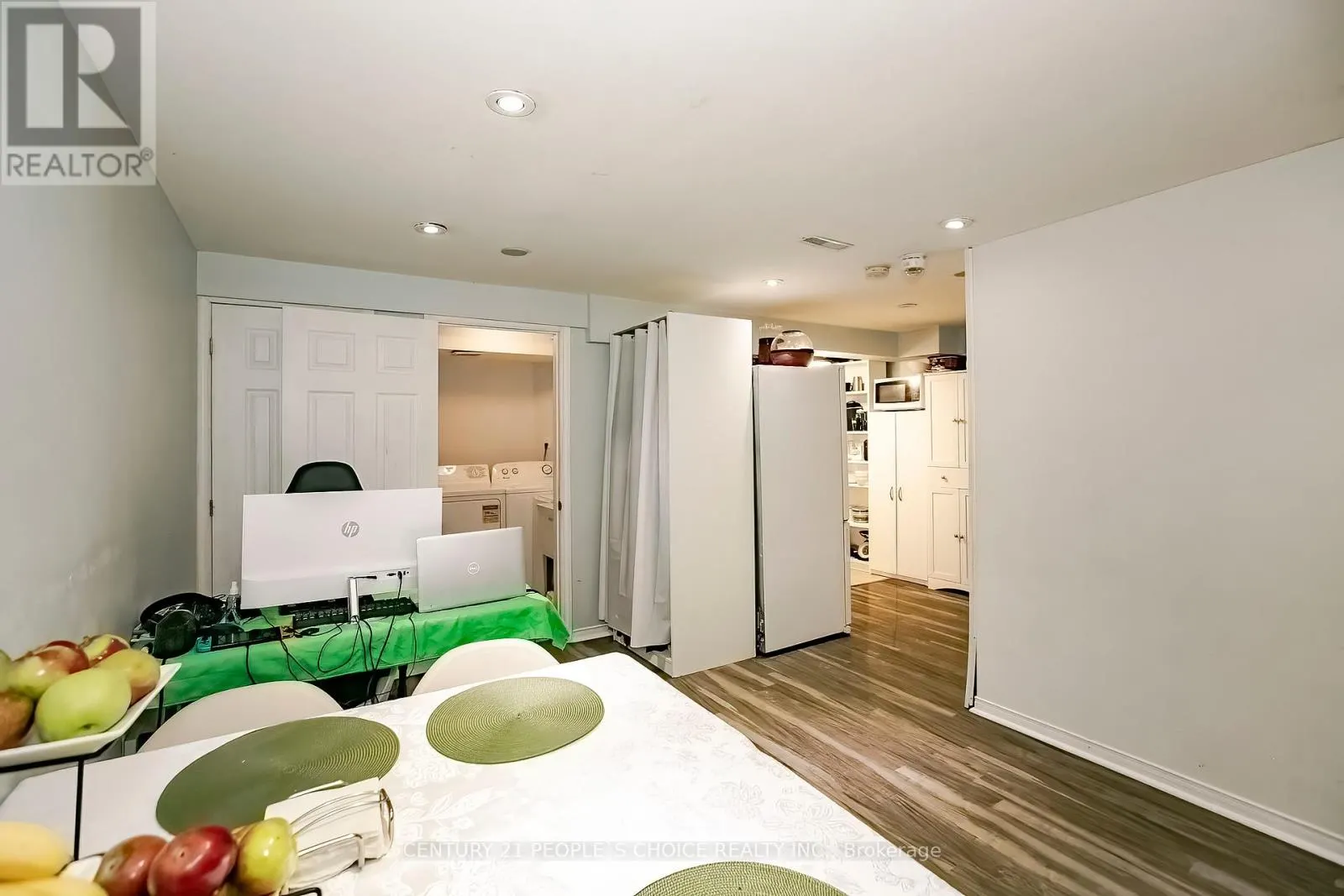 24 VIVIANS CRESCENT