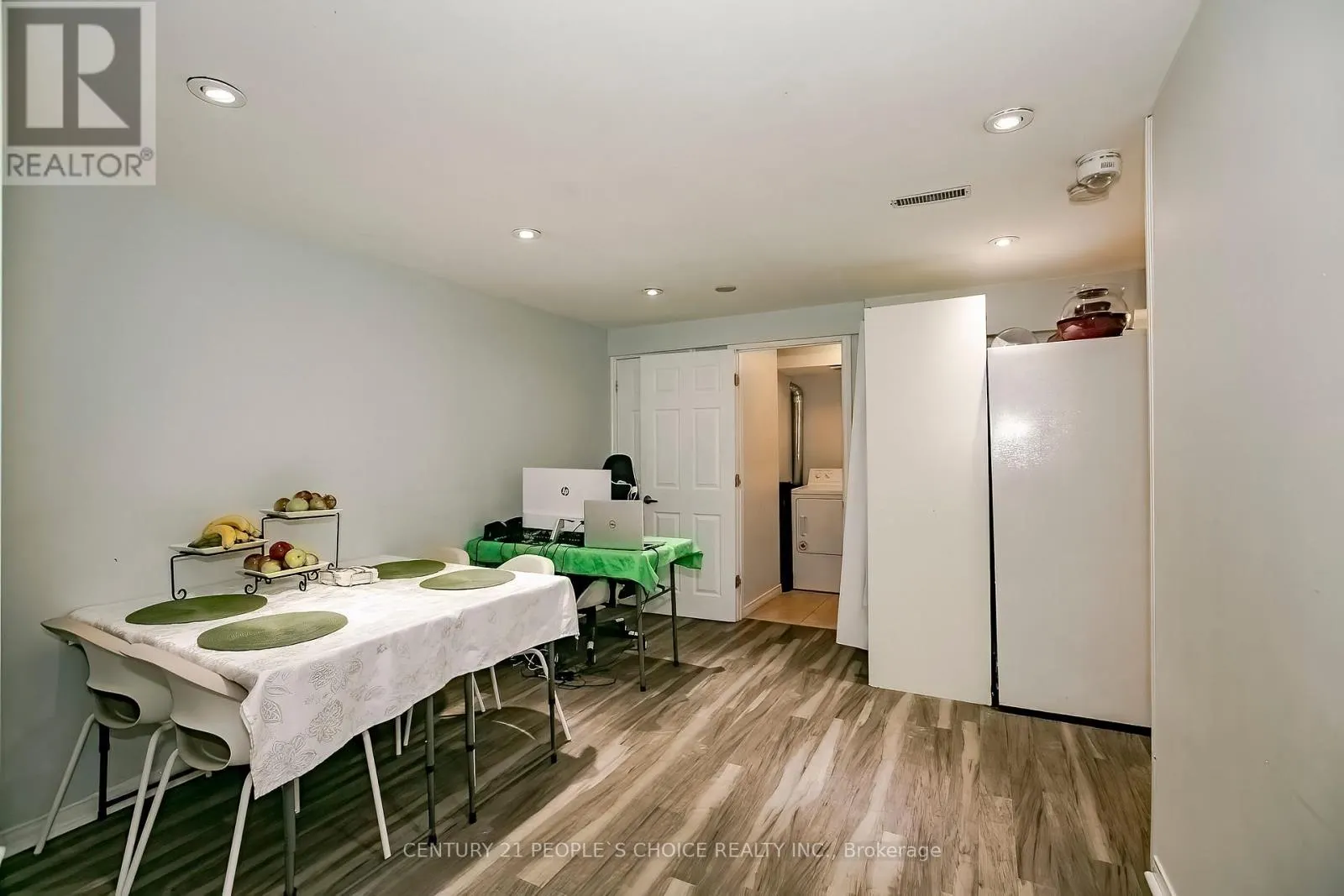 24 VIVIANS CRESCENT