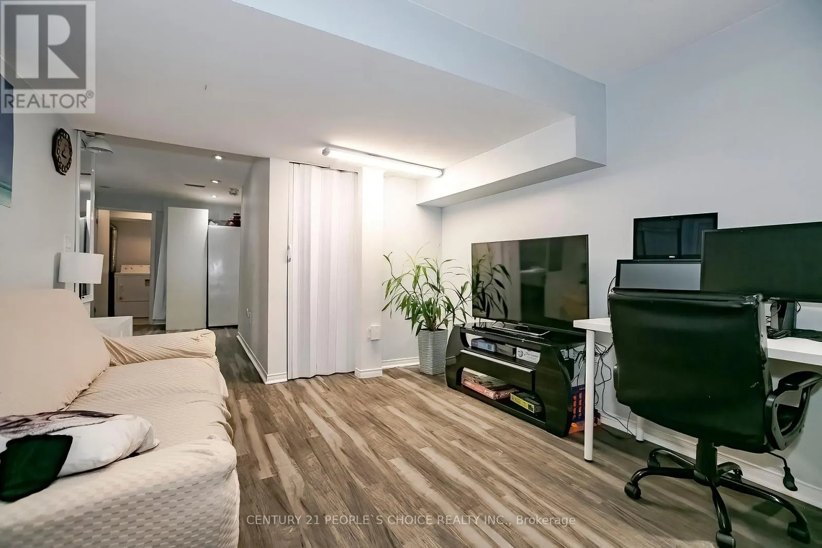 24 VIVIANS CRESCENT