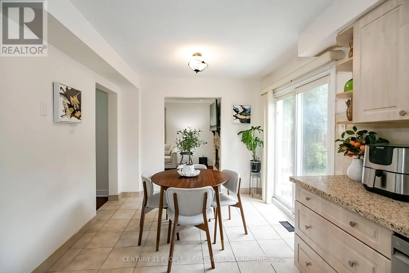 24 VIVIANS CRESCENT