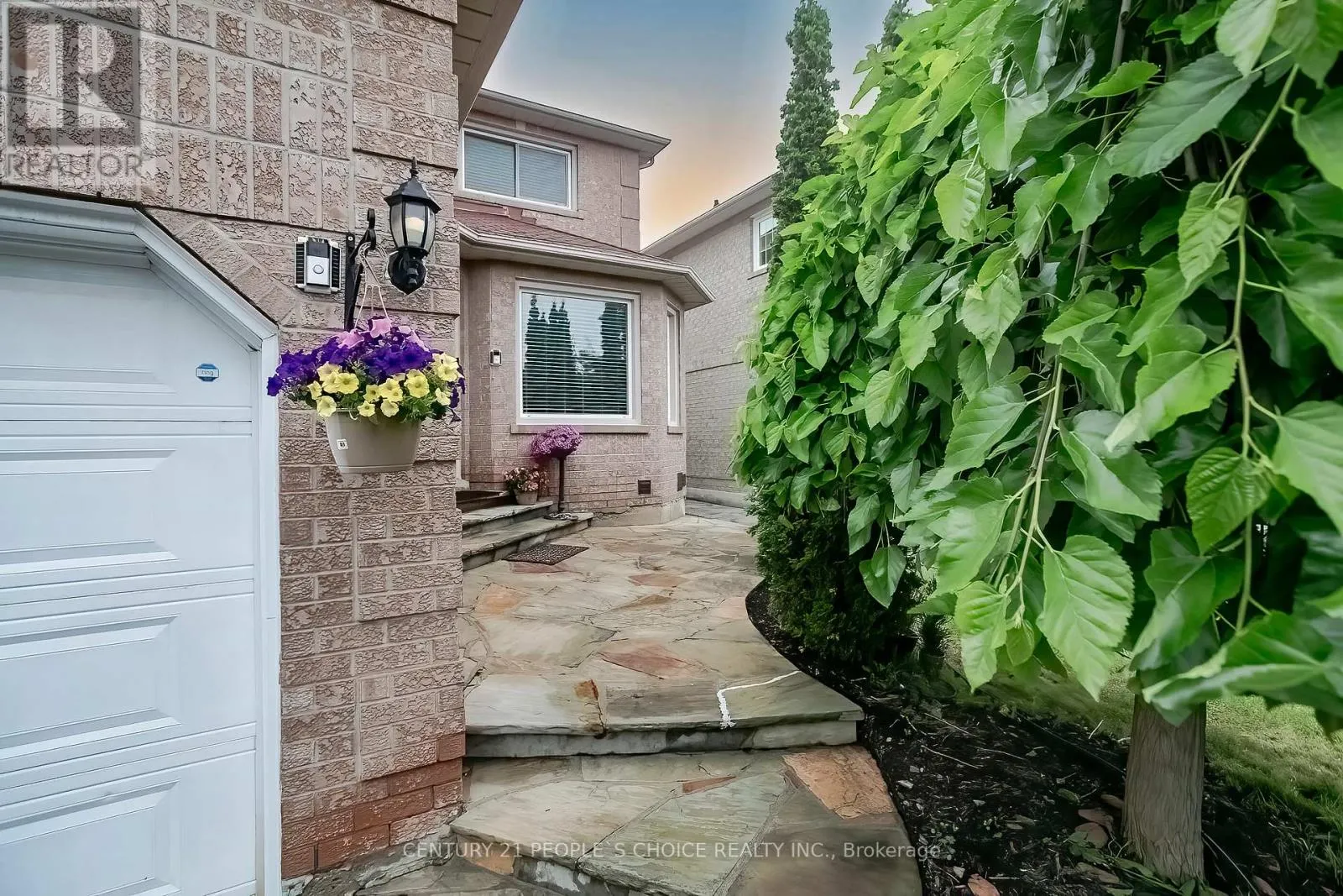 24 VIVIANS CRESCENT